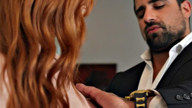 Curvy ginger tgirl barebacked in kitchen while jerking