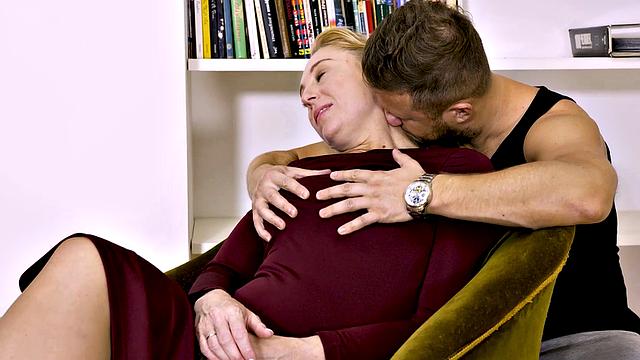 MATURE4K. Awesome interview ends when manager wants hot banging