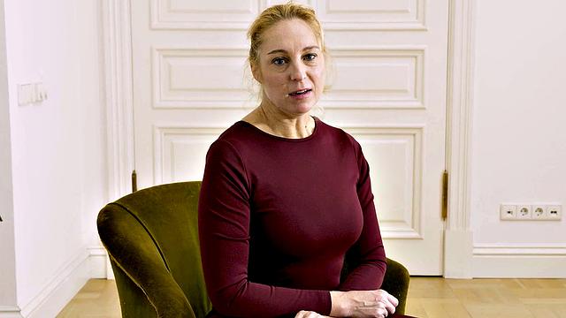 MATURE4K. Awesome interview ends when manager wants hot banging