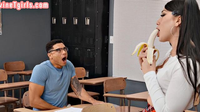 TS college 21yo assfucked in the classroom