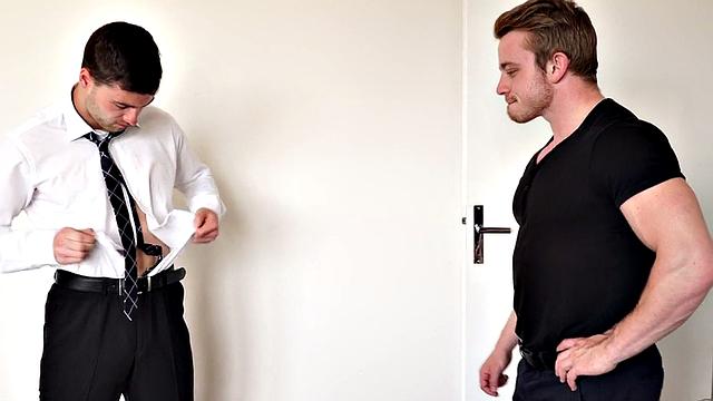 Muscled stud fingered and barebacked till cumshot