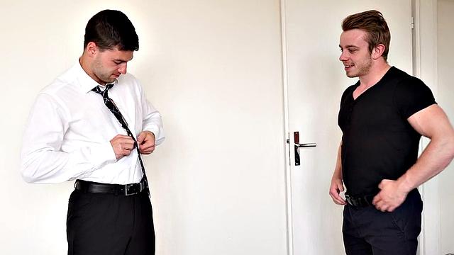 Muscled stud fingered and barebacked till cumshot