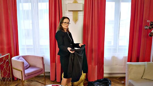 MATURE4K. All the Apeologies