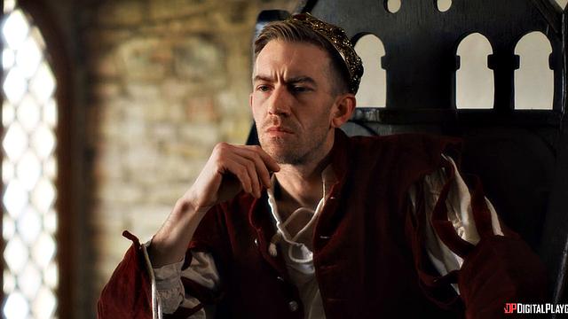 Ребекка Море и Дэнни Д: страстный секс с королевой и её советником во дворце власти