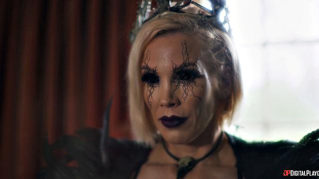 Ребекка Море и Дэнни Д: страстный секс с королевой и её советником во дворце власти