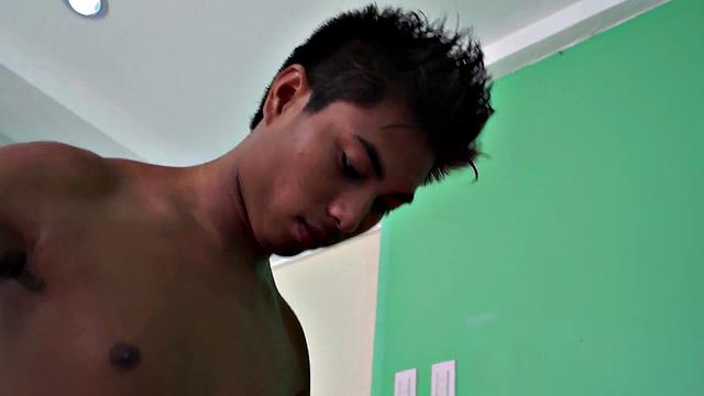 Asian twinks outdoor blowjob and anal