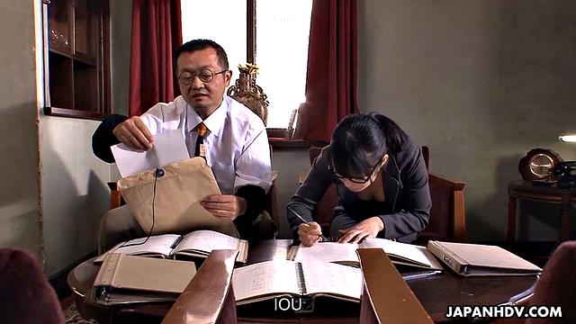 Nana Kunimi sucks old man's with joy