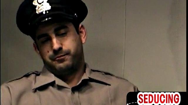 Amateur straight police officer sucked by gaydaddy at home