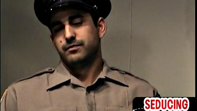 Amateur straight police officer sucked by gaydaddy at home