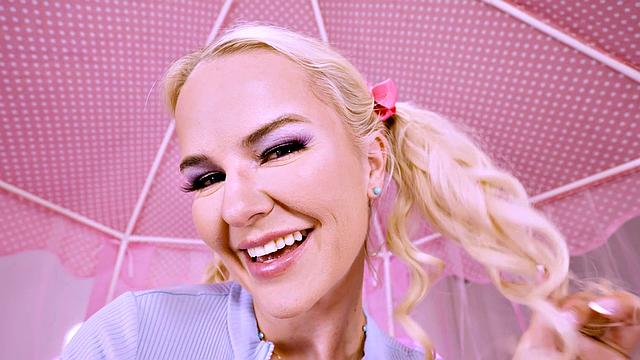 Slim Vic Gets Pounded