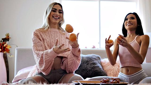 Asian 21Yo Enjoys Food Fetish Sex With Gf On Bes