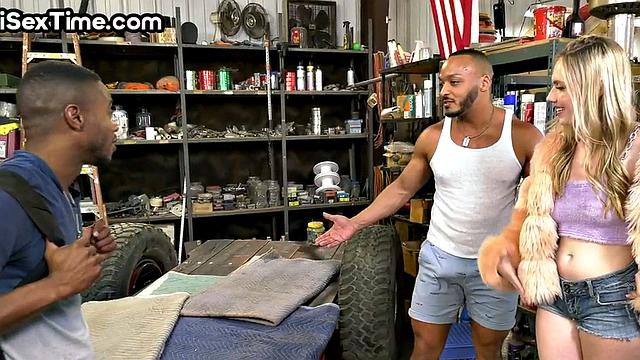 Black bisexuals fuck blonde in threesome