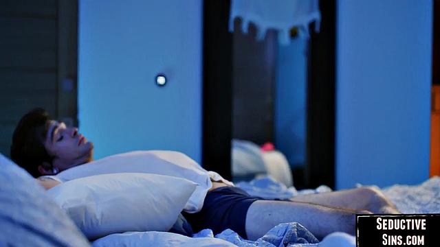 Cutie babe cockriding her lover