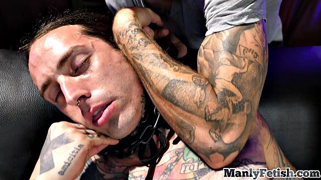 tattooed stud gets cocksucked by lover