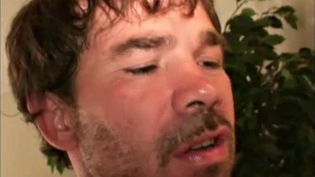 шеннон дрочит парню до мощного конча