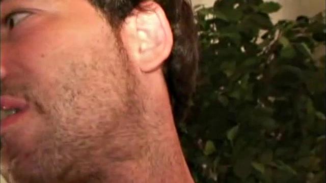 шеннон дрочит парню до мощного конча