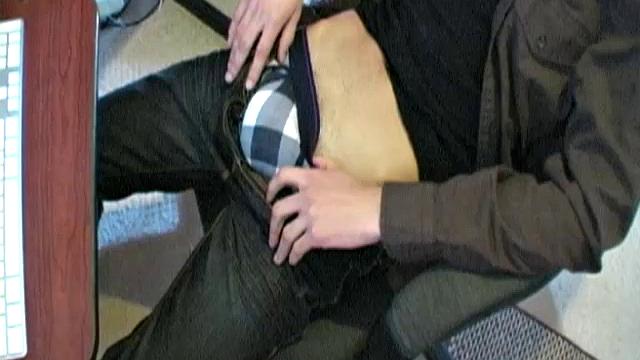 донни брукс дрочит соло и ржет над своим толстым прибором