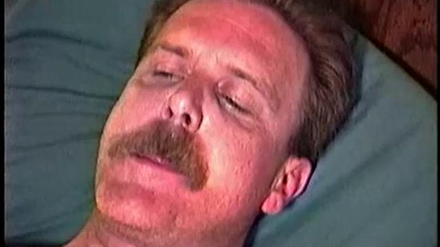 пьяный друг Бака засосал и понял, что не такой уж он и гетеро