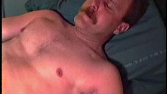 пьяный друг Бака засосал и понял, что не такой уж он и гетеро