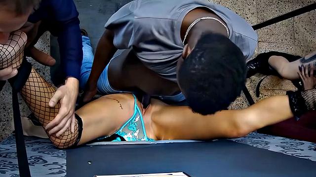 4 on 1 - Anonymous Party