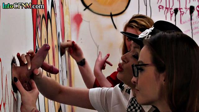 Полицейские в форме дрочат член через дырку в стене.