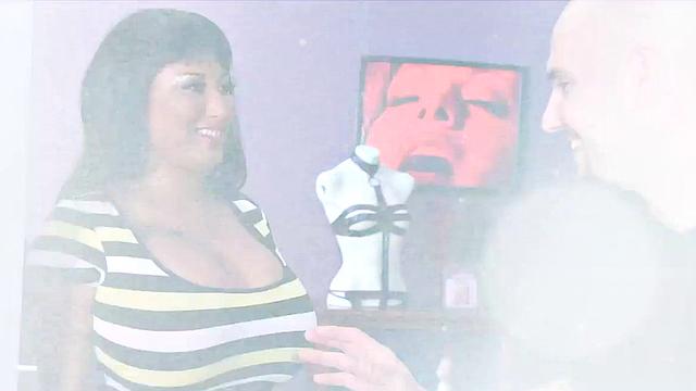 36EEE Porn Store Girl