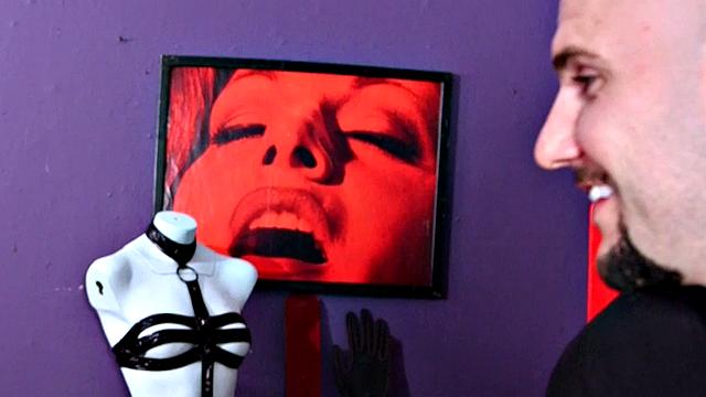 36EEE Porn Store Girl