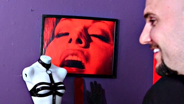 36EEE Porn Store Girl