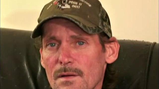 джефф дрочит и кончает на камеру