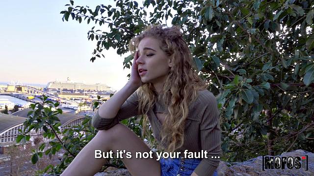 Сабрина Спайс сосет и получает сперму на лицо от Jordi El Nino Polla на улице.