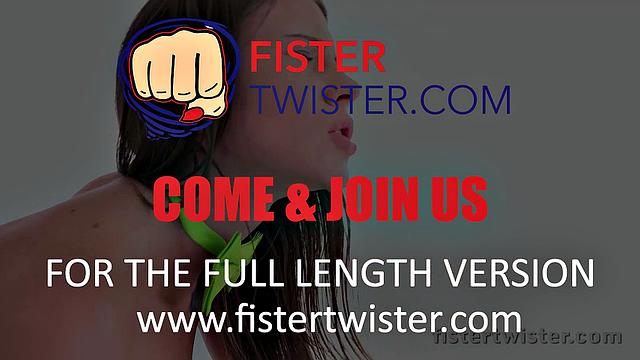 Fistertwister - Oprah and Lita Phoenix - Lesbian Fisting