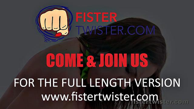 Fistertwister - Oprah and Lita Phoenix - Lesbian Fisting