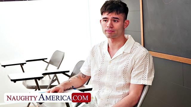 Профессорша Теал Конрад трахает студента и ставит зачёт, если кончит сама - вот это подход к образованию!