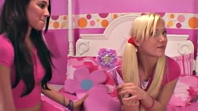 Lesbo teen gets pussy toyed