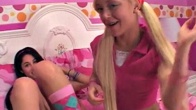 Lesbo teen gets pussy toyed