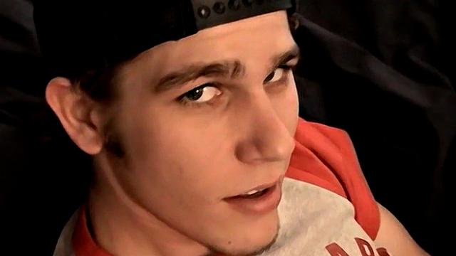 Парень с большими ступнями JT Reese кончает
