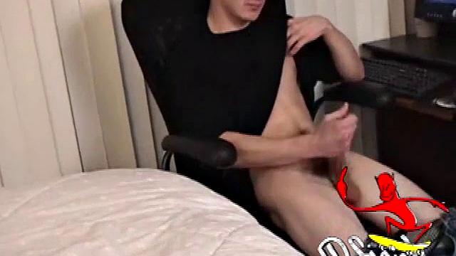 Amateur Darrell Jerks Off