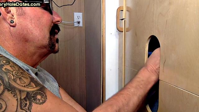 Gloryhole DILF deepthroats hard dick in amateur closeup