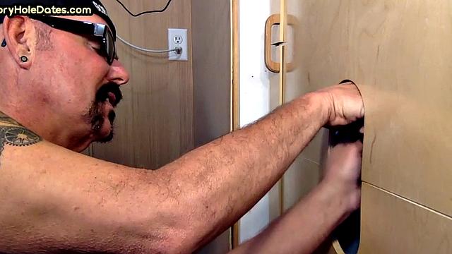 Gloryhole DILF deepthroats hard dick in amateur closeup