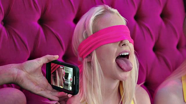 две ослеплённые малолетки нащупывают клиторы в лесби-тройничке