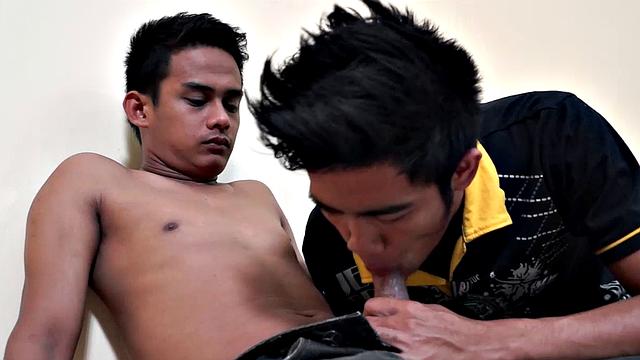 Str8 Asian gay 4 pay boy Willy has a hard-on for cash. That's why he fucks gay Asian boys for money. Today he's slamming hot sexy Kris.
