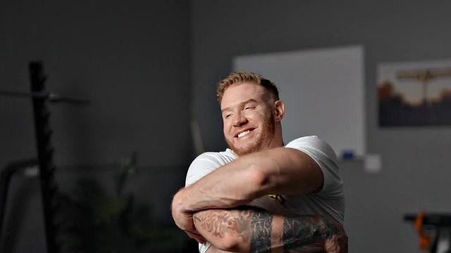 Gym ginger hunk wanking his cock until cumshot