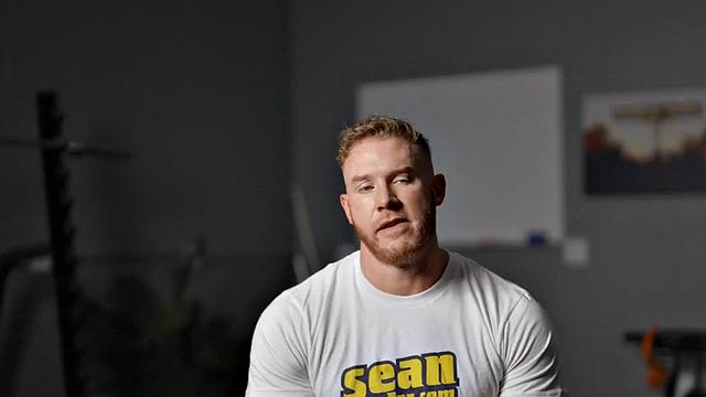 Gym ginger hunk wanking his cock until cumshot