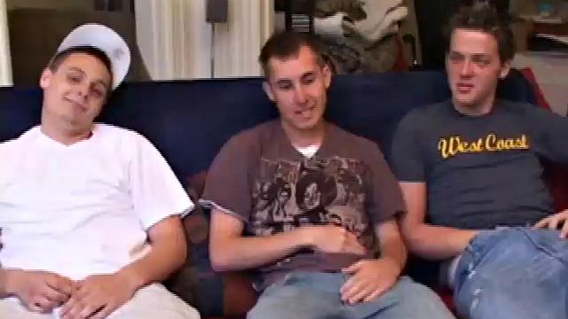 два натурала попадают под чары горячего гея в диком тройничке