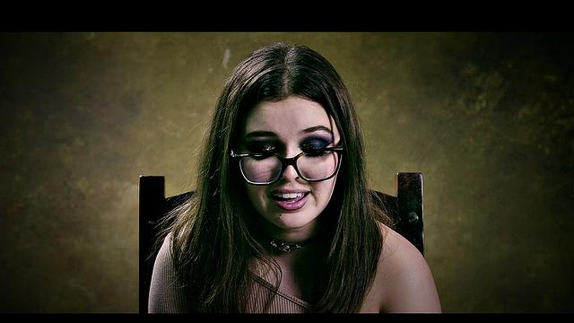 Лиана Ловингс подчиняется похоти отчима и братьев в ночь Хэллоуина - волшебное ожерелье разрывает все границы