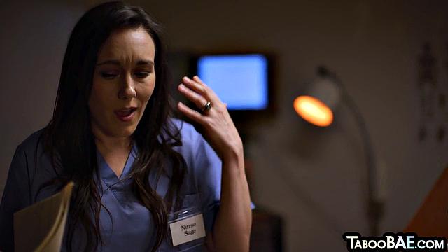 Рыжая и азиатка жарко лижут друг другу киски на камеру.