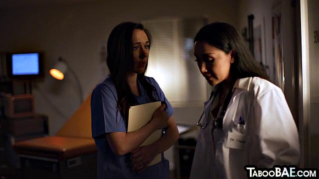 Рыжая и азиатка жарко лижут друг другу киски на камеру.