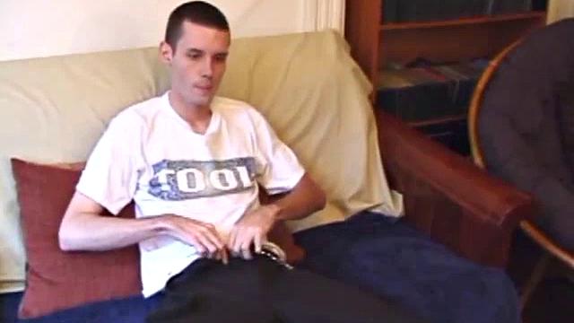 Логан решил не тянуть - подрочил сам и довёл до финиша с юмором