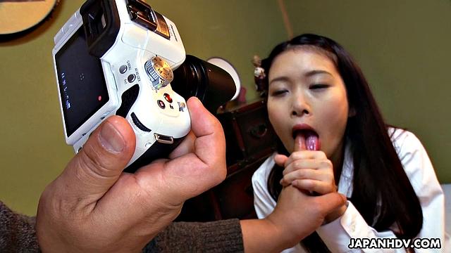 Ako Nishino comes to visit in uniform for role play