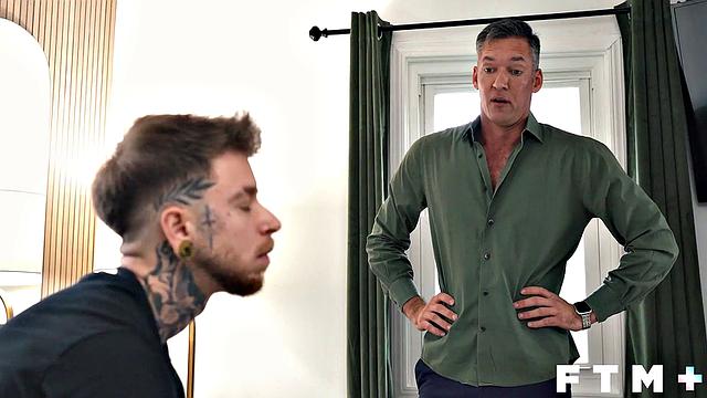 мускулистый парень трахается с волосатой брюнеткой дома